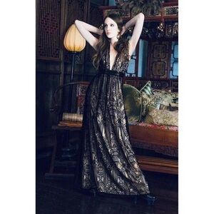 Alice + Olivia NEW Sybil Deep V-Neck Leather Trimmed Lace Maxi Gown Size 8 Black